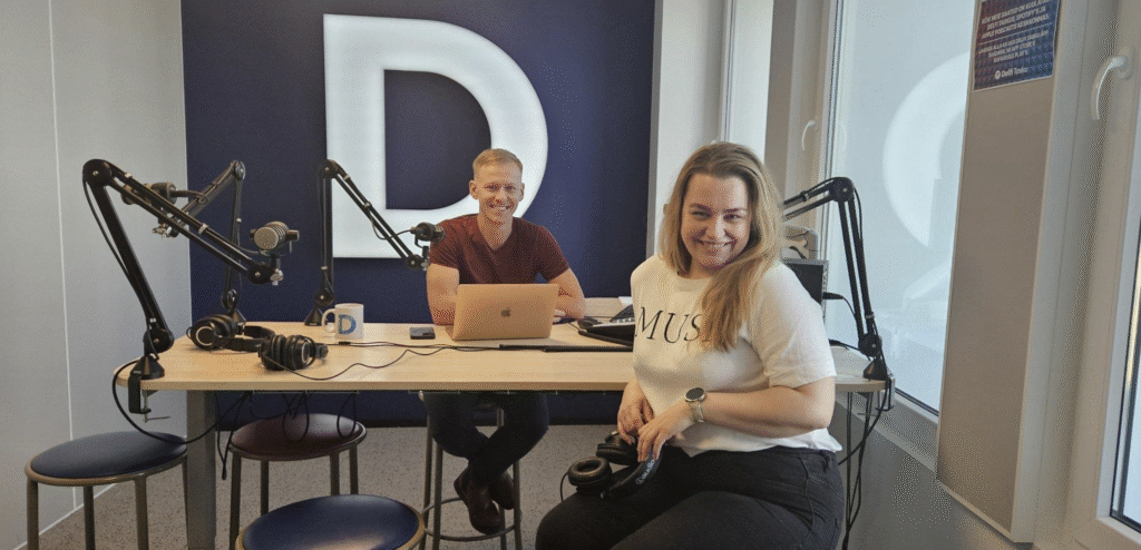 Pildil saatejuht Jonas Grauberg ja Liisa LarmPilt: Erakogu/Delfi Meedia 